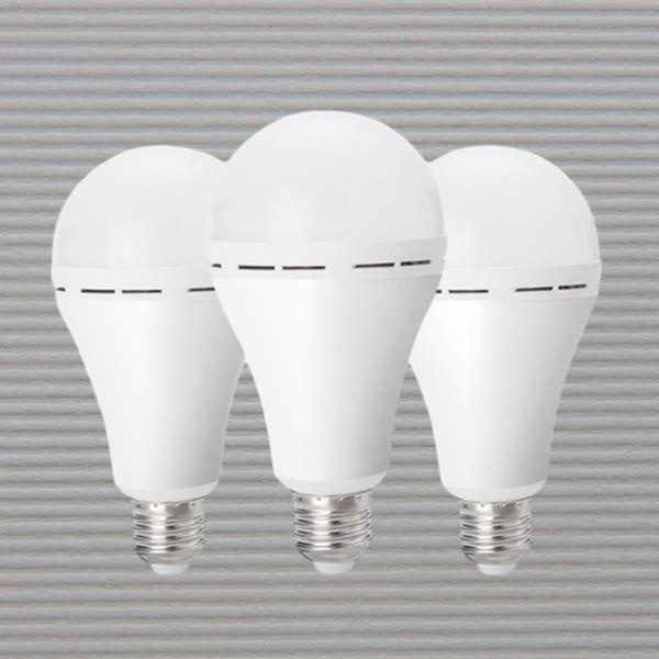 Simpan sebuah bola lampu LED isi ulang untuk menghadapi pemadaman listrik tak terduga atau bencana alam.