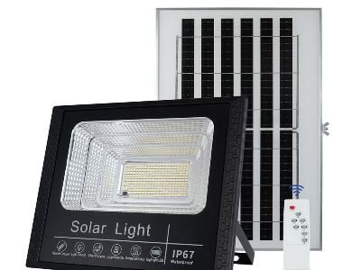 Durability testing for solar powered flood lamps in harsh climates