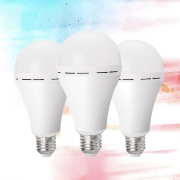 Bola lampu LED isi ulang mudah dibawa dan dapat digunakan untuk perjalanan berkemah atau petualangan di luar ruangan.