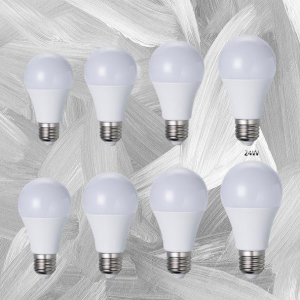 Illuminate your drinks with the light bulb cup's fun and quirky appearance.