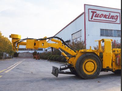 Which hydraulic oil viscosity suits mining machinery operating below -30°C