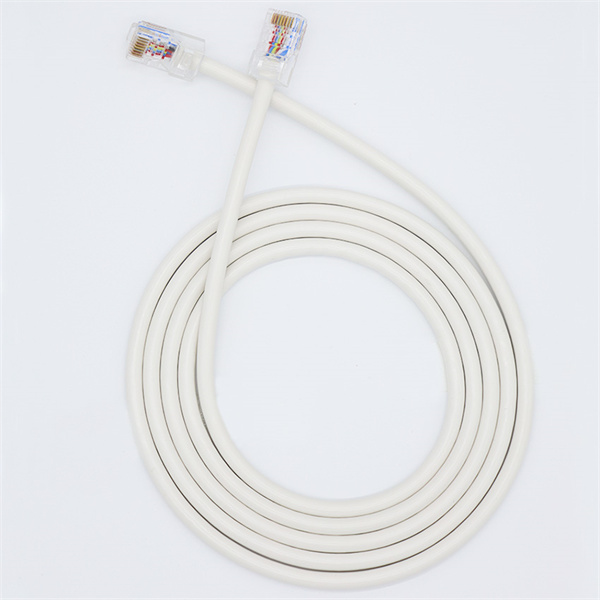 Confronto tra il cavo coaxiale RJ45 e altri tipi di cavi di rete per l'uso domestico e ufficio.