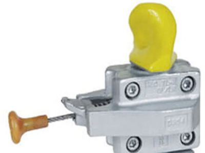 Why Twist Locks Are Essential Components in Container Transportation