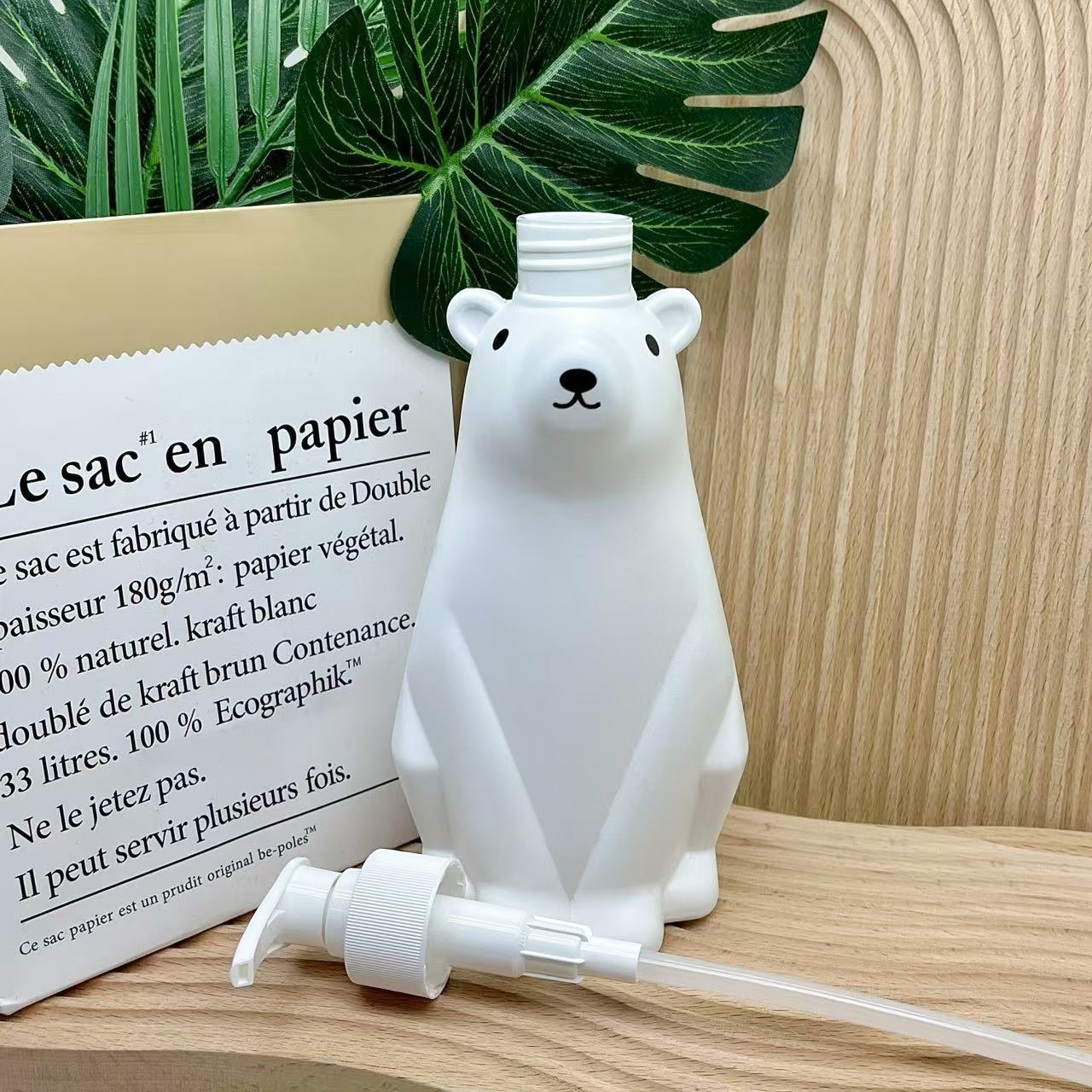 Creative 450ml Empty Press Bottle Polar Bear Design Shampoo Body Wash Hand Sanitizer Dispenser Polished Surface Facial Cleanser details