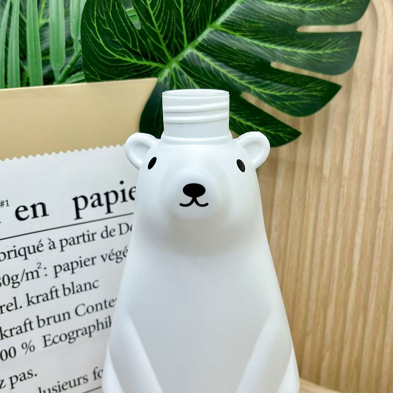 Creative 450ml Empty Press Bottle Polar Bear Design Shampoo Body Wash Hand Sanitizer Dispenser Polished Surface Facial Cleanser supplier