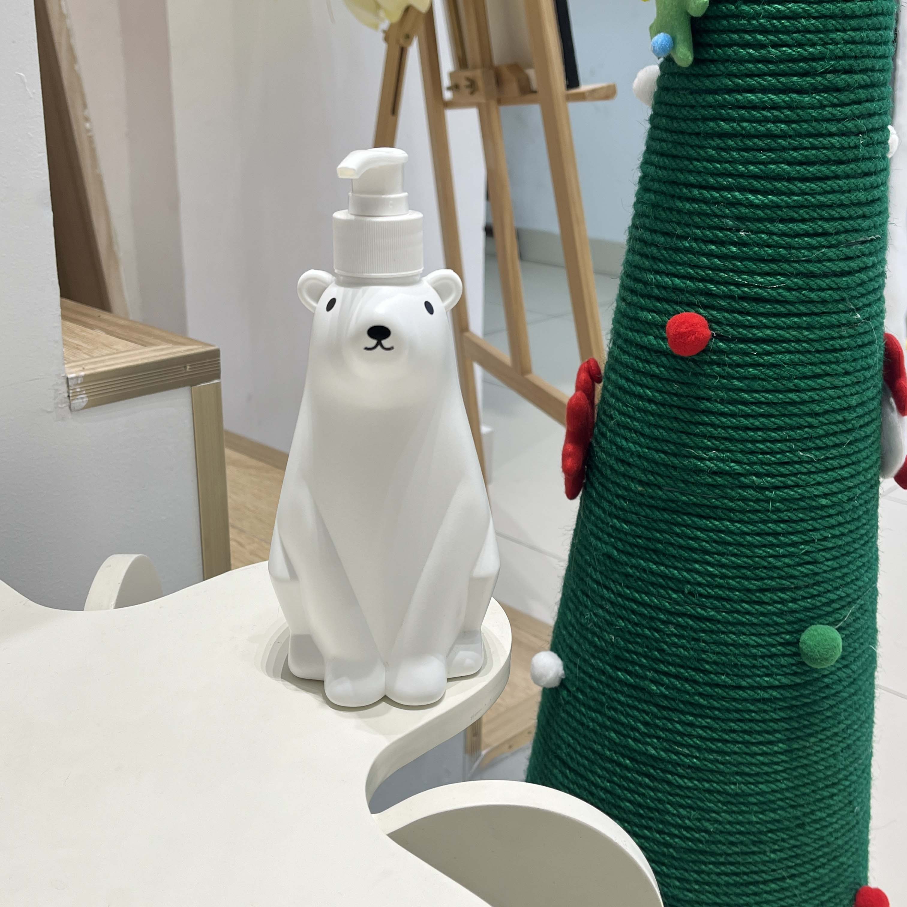 Creative 450ml Empty Press Bottle Polar Bear Design Shampoo Body Wash Hand Sanitizer Dispenser Polished Surface Facial Cleanser supplier