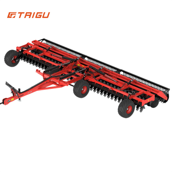 With precision disc blades, the Titan disc harrow delivers exceptional cutting and leveling capabilities, promoting uniform seed placement.