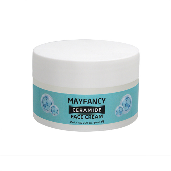 Stay fresh all day with our lightweight face cream for oily skin