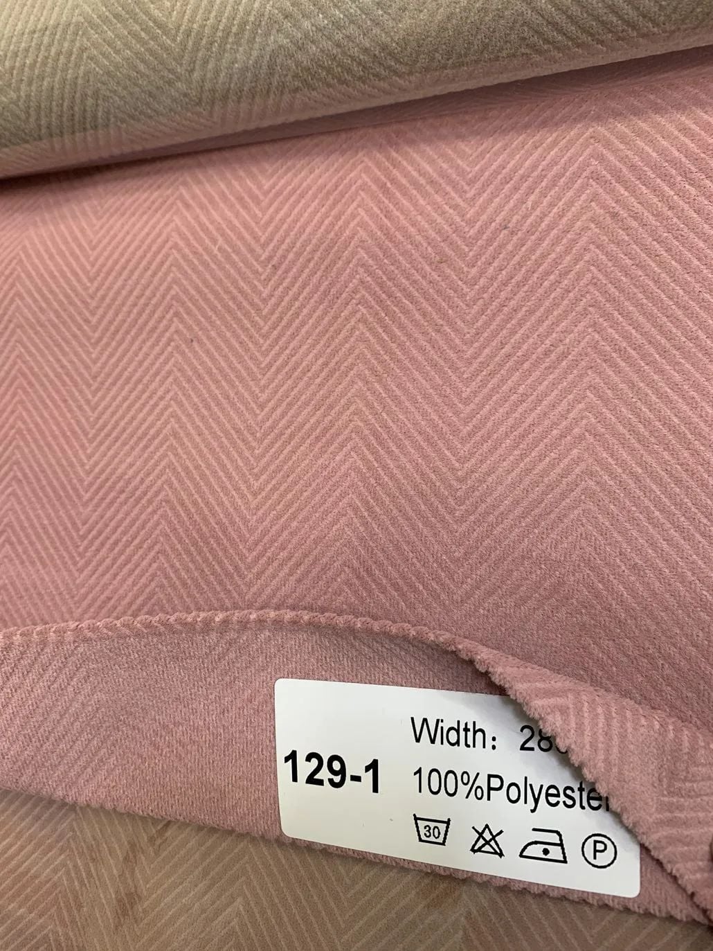 24 Foulola News: 129# Velvet details