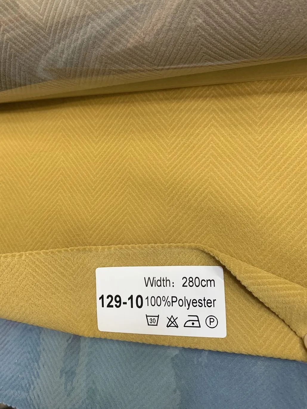 33 Foulola News: 129# Velvet details
