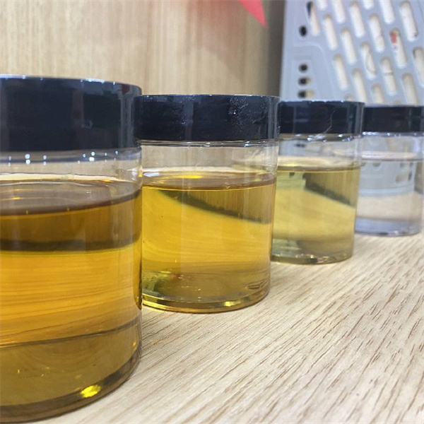 Avoiding common mistakes and achieving a smooth finish when pouring fiberglass resin.