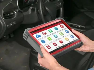 Comparació de la durabilitat de diferents models d'eines de diagnòstic per a vehicles