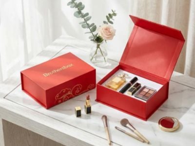 Подарочные коробки для одежды: тренды минимализма и чистого дизайна