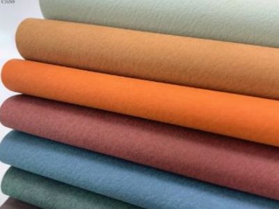 الجلد PVC في الأثاث: خيارات أنيقة ومستدامة