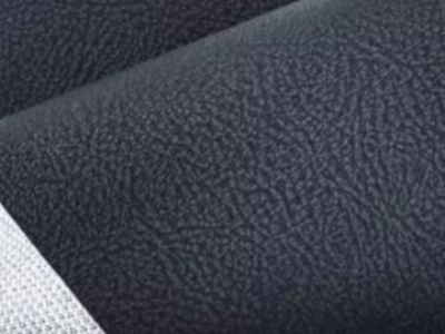ما مدى متانة جلد PVC في التطبيقات automotive؟