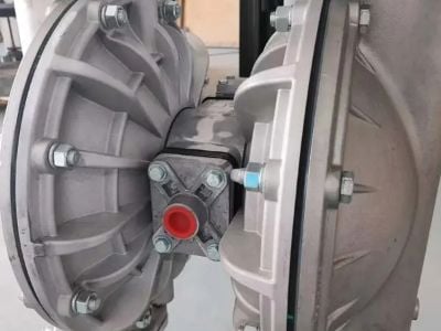 غشاء من مادة البولي تترافلوروإيثيلين (PTFE) متوافق مع المصنّعين الأصليين، ومناسب لطرازات مضخات Wilden وARO
