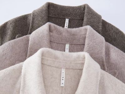 Тренды корпоративной одежды: масштабирование продаж с помощью мужских футболок с воротником на заказ