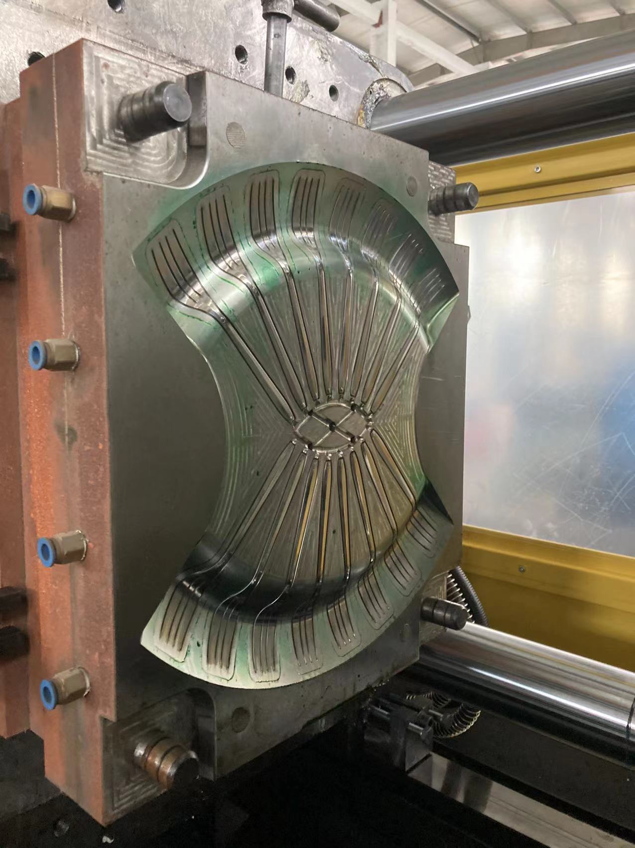 product plastic cake forks spoons and knives crusher knife injection making molding machine-7