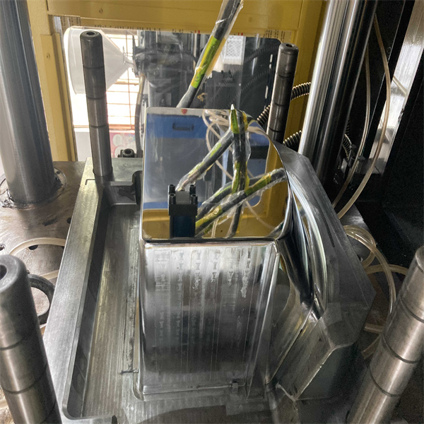 Common applications of injection molding in various industries