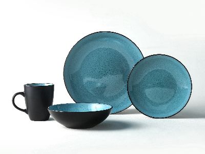 Dinnerware Trends 2024: From Colored Plates to Artistic Decorated Sets