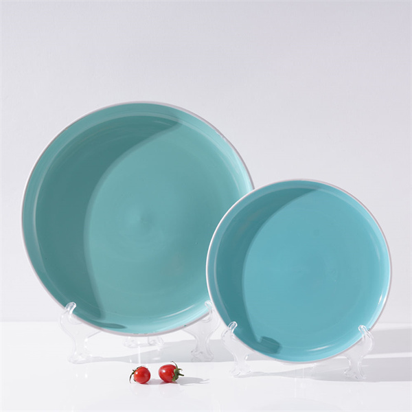 Add a touch of elegance to your table with ceramic dinnerware sets