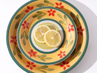 Decorated Bowls: Turn Simple Meals into Art with Unique Patterns