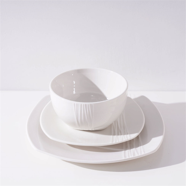 Make Weeknight Dinners Special with our Beautiful Bowl Plates