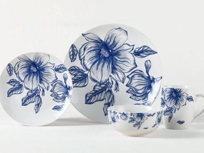 Elevate Your Table: The Art of Mixing White Plates with Decorated Accents