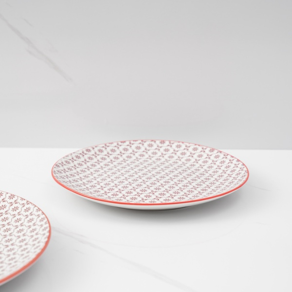 Make a statement with stylish and versatile stoneware dinner plates