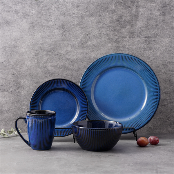 Enhance your table setting with modern ceramic dinnerware.