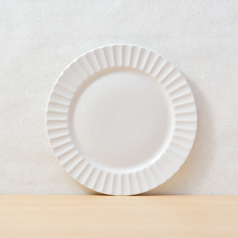Modern White Relief Flat Plate Dish Customizable for Parties Wholesale Service for Restaurants Hotels & Families supplier