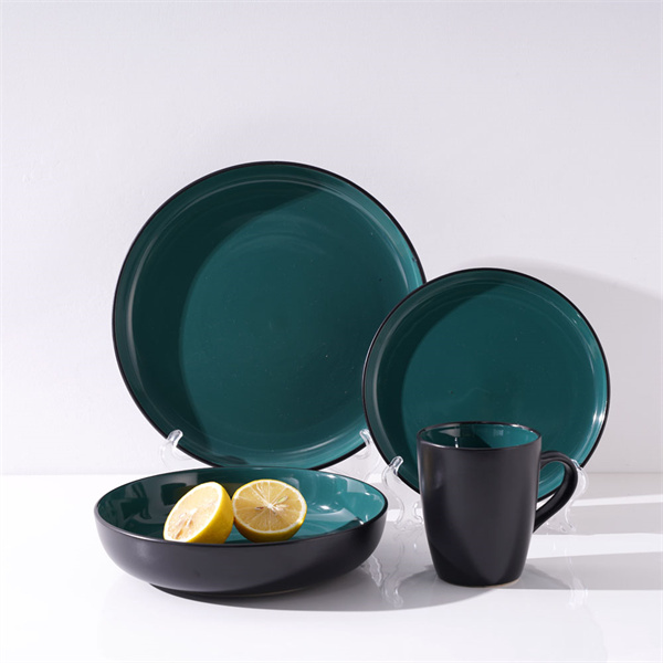 Elevate your dining experience with a stylish ceramic dinner plate se
