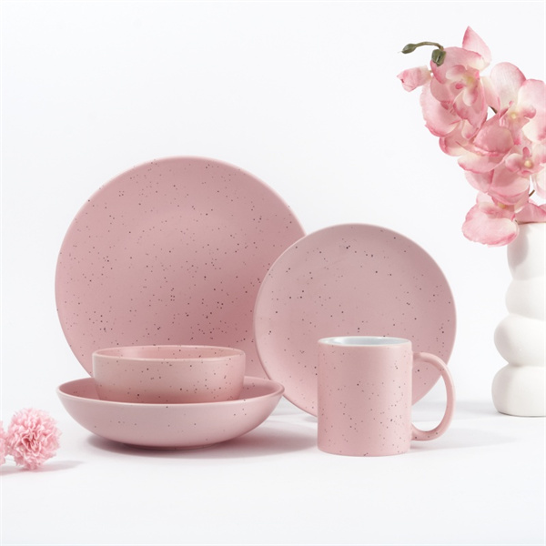 Easy-to-clean dinnerware sets perfect for busy lifestyles