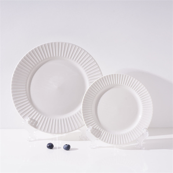Discovering Vintage Ceramic Plates
