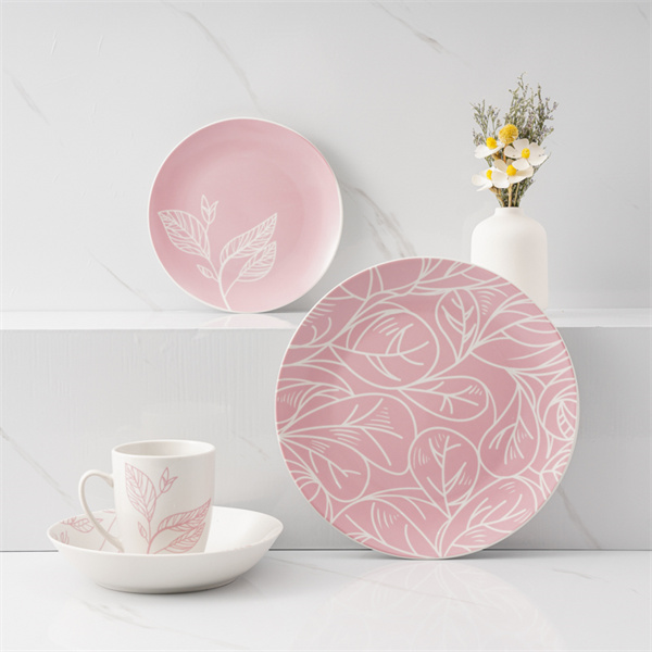 Enhance your home decor with a coordinated table dinner se