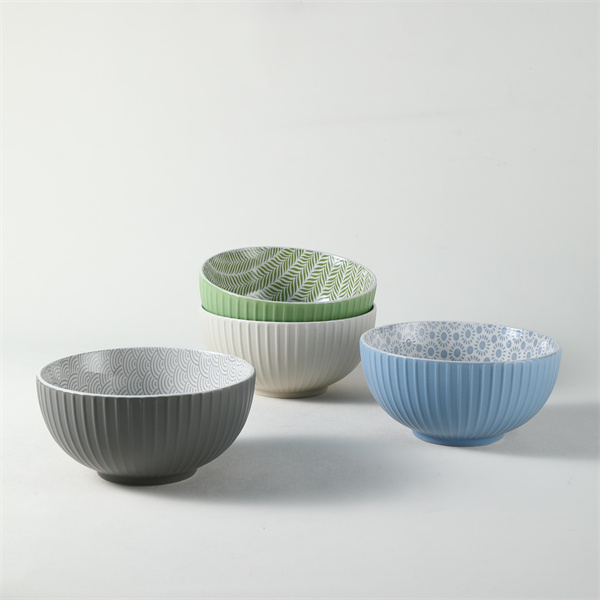 Mix and match with our chic ceramic bowl set for a unique table setting