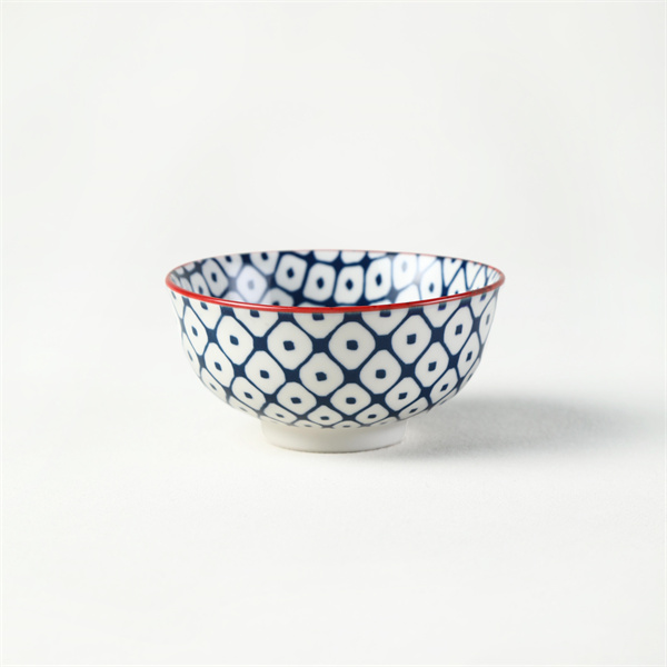 Add a touch of sophistication to your table with these exquisite pasta bowls in stoneware.