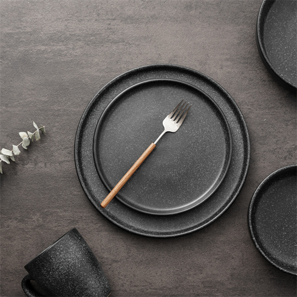 The versatile dinner plate
