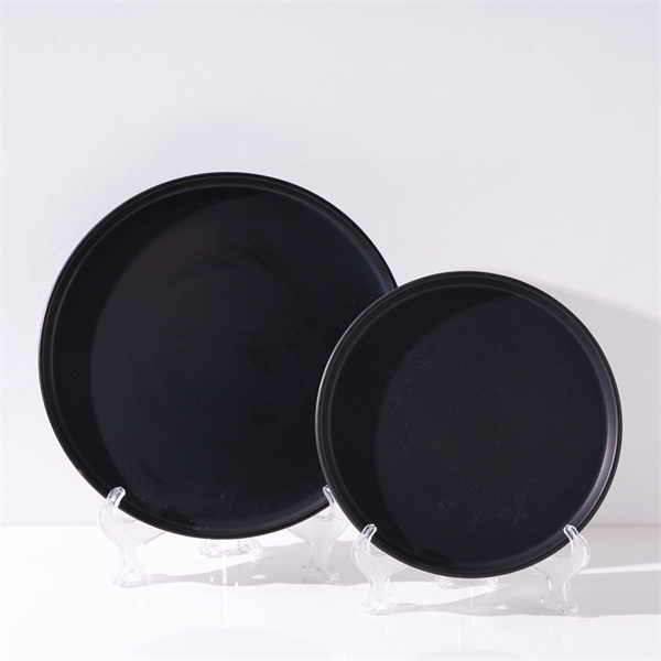 Add a touch of style with a black plate se