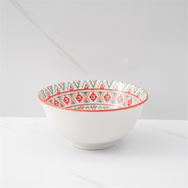 The art of setting a beautiful table with porcelain