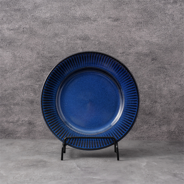 Enhance your table setting with beautiful wholesale porcelain plates