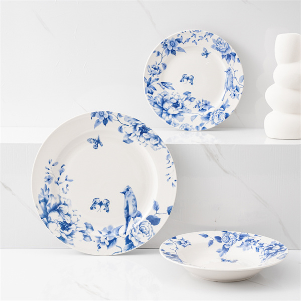 Create a Luxurious Dining Atmosphere with Fine Porcelain Dinnerware