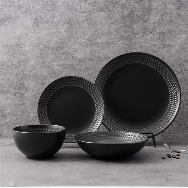 Impress your guests with stunning porcelain place settings