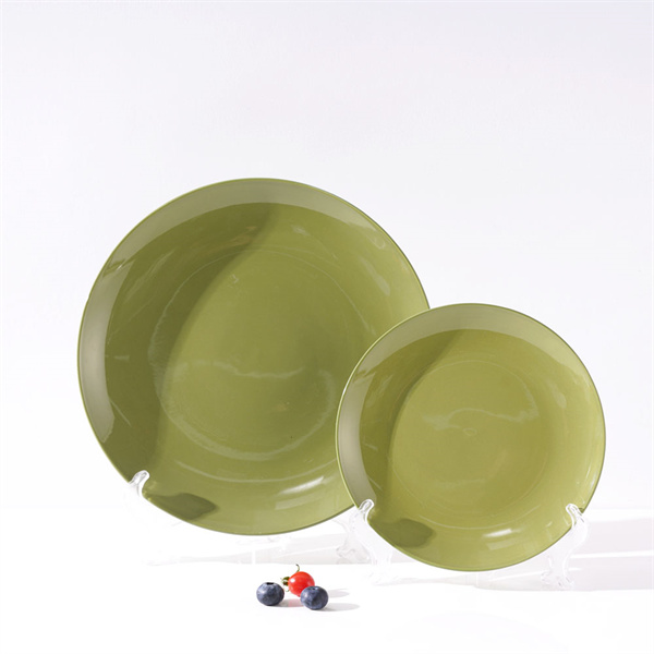 Complete your kitchen collection with a versatile dinnerware plate se