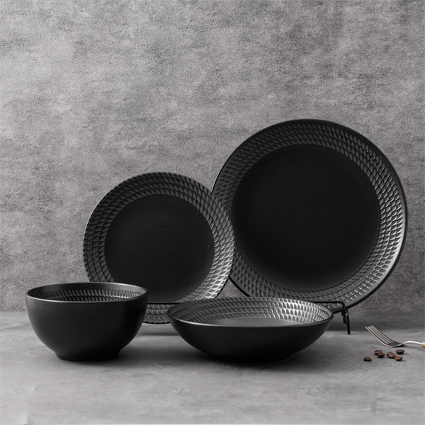 Add a Touch of Drama to Your Meals with a Sleek Black Dinnerware Se