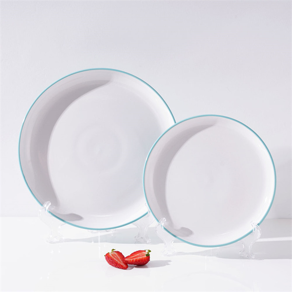 Entertain in style with a beautiful ceramic serving dish