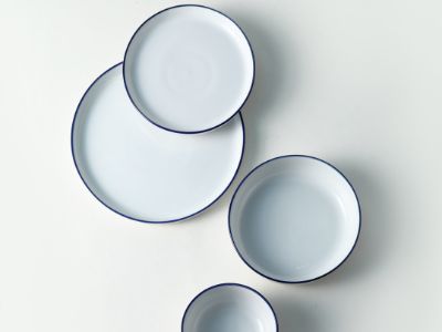 Decorated Plates: Unique Designs That Tell a Story at Your Table