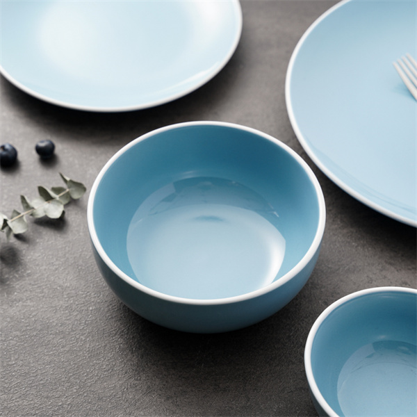 Enjoy the ideal serving size of cereal in our ceramic bowls, designed for your convenience.