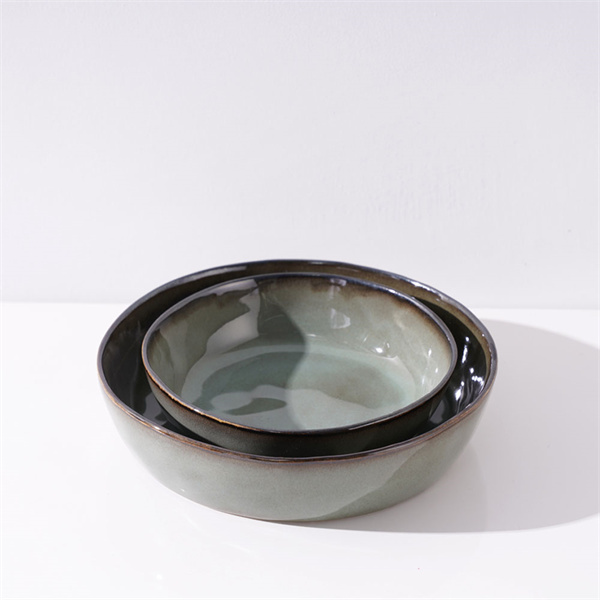 Elevate your dining experience with this must-have serving bowl se