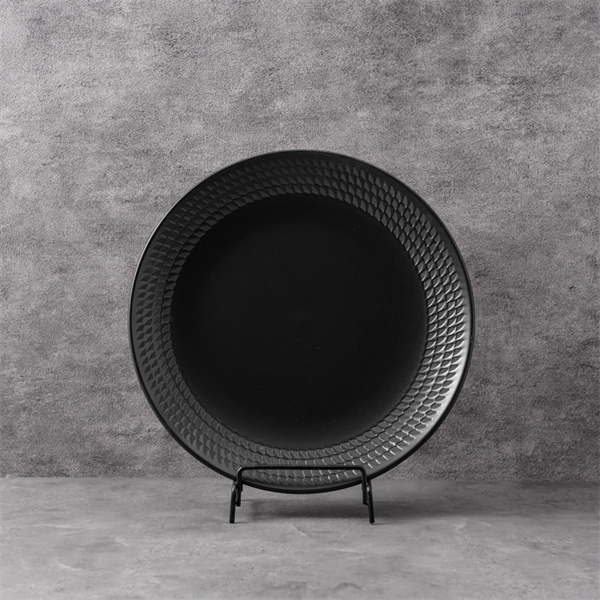Add a touch of elegance to your table setting with black dinner plates